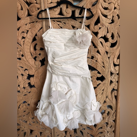 BCBGMaxAzria Dresses & Skirts - BCBG vintage wedding dress, prom dress.